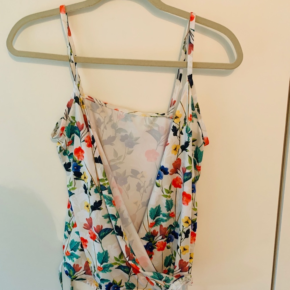 NWT Fabletics Elaine Performance Tank-Floral